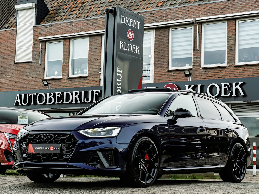 Audi A4 Avant 40 TFSI S edition PANO RS SCHAALSTOEL BLACK OPTIC 20 INCH CAMERA TREKHAAK BOMVOL!!