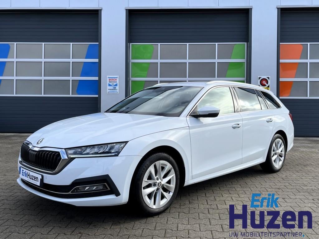 Skoda Octavia Octavia / RIJKLAAR! / CarPlay / Stoelverwarming / Park Assist / 113k km / NL-Auto