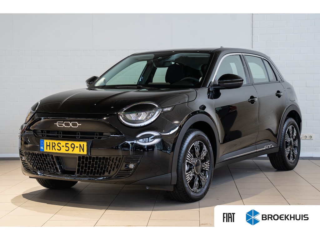 Fiat 600 1.2 Hybrid Urban | Apple Carplay & Android Auto | Parkeersensoren | Bluetooth | Cruise Controle | Lichtmetalen velgen |