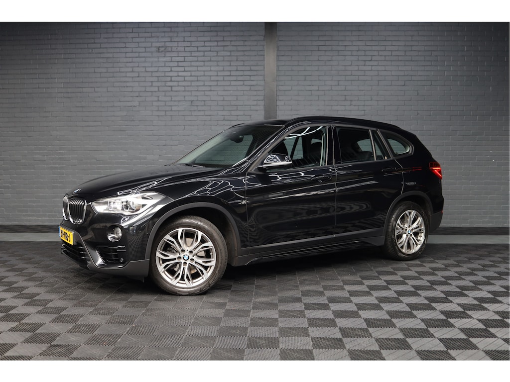 BMW X1 sDrive18i Executive Edition | NAP | PANORAMADAK | TREKHAAK | HUD | HOGE INSTAP |