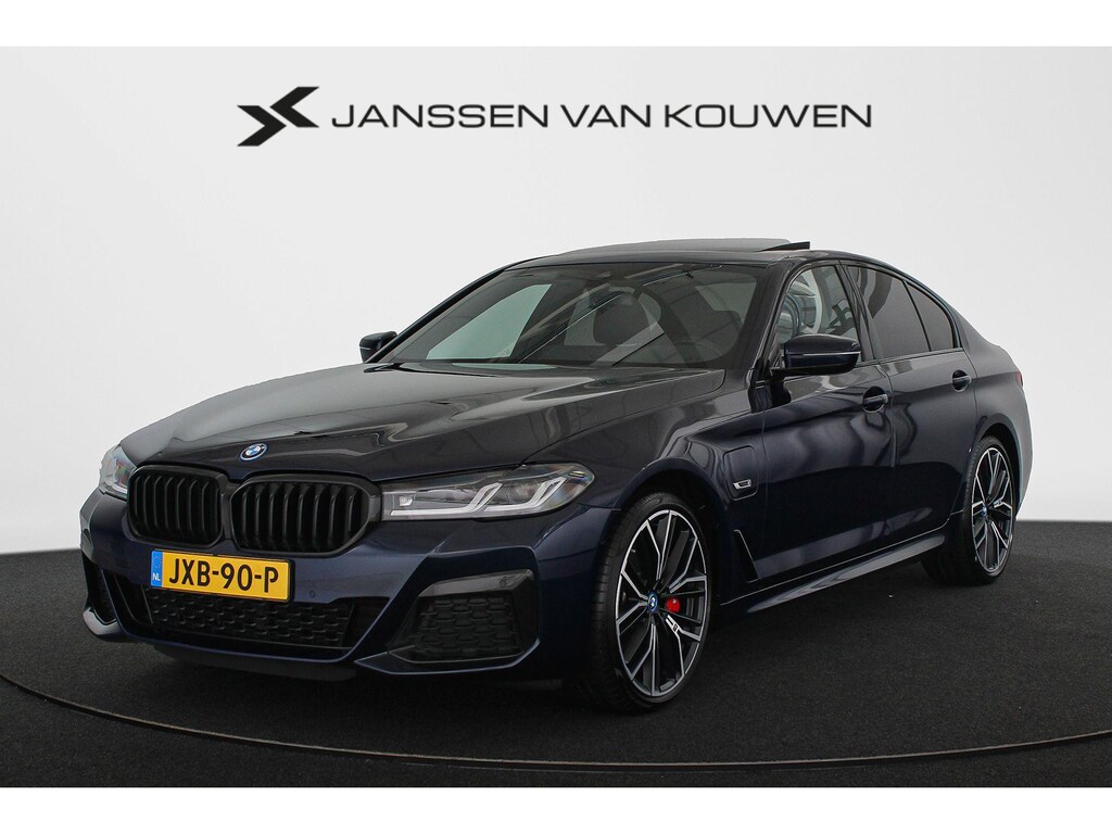 BMW 5-Serie 545e xDrive M Sport Harman Kardon Schuif-/Kanteldak Achterasbesturing 20" SOH 98%