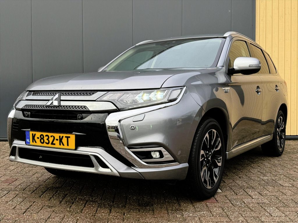 Mitsubishi Outlander 2.4 PHEV 240pk 4WD Aut Intense+ | NL Auto | Schuif/Kanteldak | Stoel/Stuuverwarming | Carplay | Blis | Power Sound |