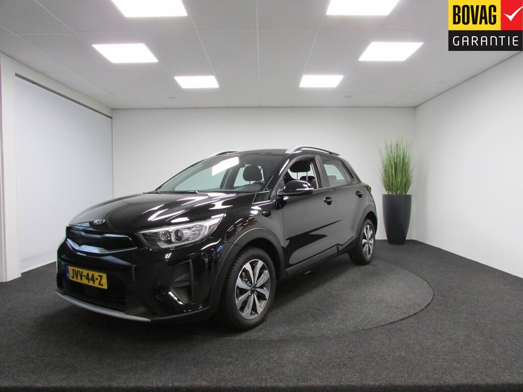 Kia Stonic 1.0 T-GDi I Dealer onderhouden I Stoel- en stuurverwarming I Apple Carplay I All-Season I Achteruitrijcamera I