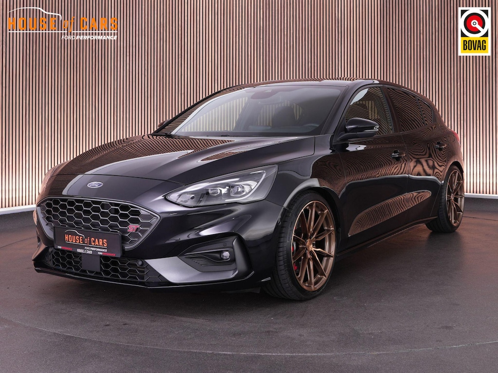 Ford Focus ST-3 AUTOMAAT 2.3 280pk PERFORMANCE PACK |track-modus|19" JR Wheels|HUD|el. stoelen|Apple Carplay|BLIS|parkeer camera|adaptive cruise control|winterpack|adaptive LED|