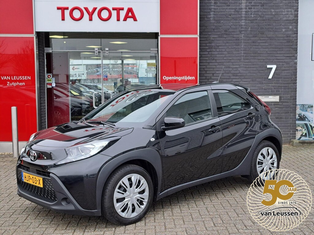 Toyota Aygo X PLAY AD-CRUISE CAMERA APPLE/ANDROID METALLIC-LAK