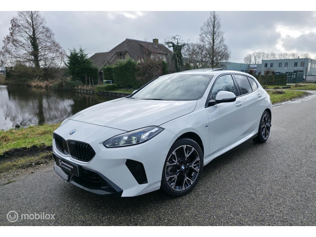 BMW 1-Serie 123 xDrive / Pano / 360' camera / Navi