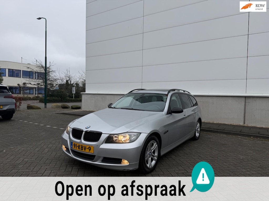 BMW 3-Serie Touring 318i PANO/NAVI/LEER/AUT/PDC/2X SLEUTELS/STLVRWMNG