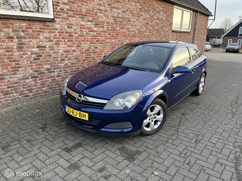 Opel Astra GTC 1.6 Edition