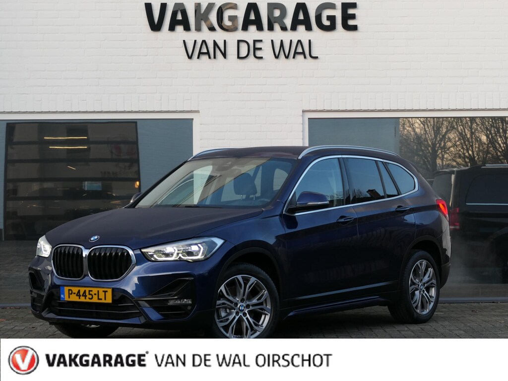 BMW X1 sDrive18i High Executive | Orange edition | Trekhaak | Achteruitrijcamera | Sport stoelen | LED | Elektrische achterklep | Stoelverwarming | Climate Control
