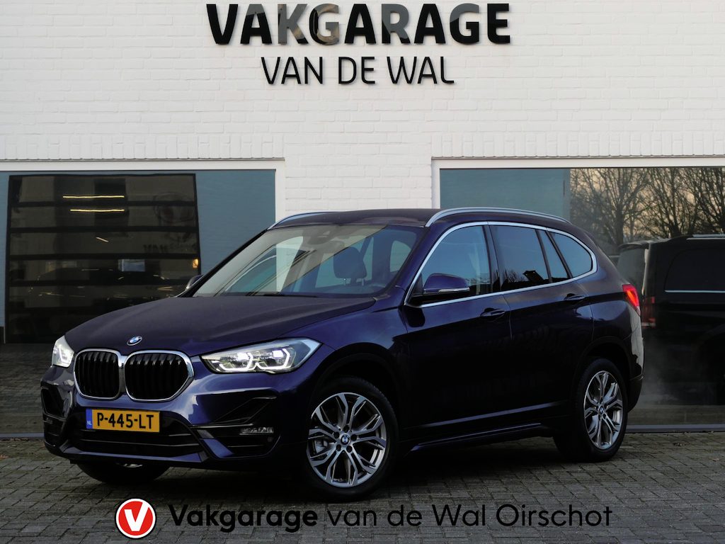 BMW X1 sDrive18i High Executive | Orange edition | Trekhaak | Achteruitrijcamera | Sport stoelen | LED | Elektrische achterklep | Stoelverwarming | Climate Control