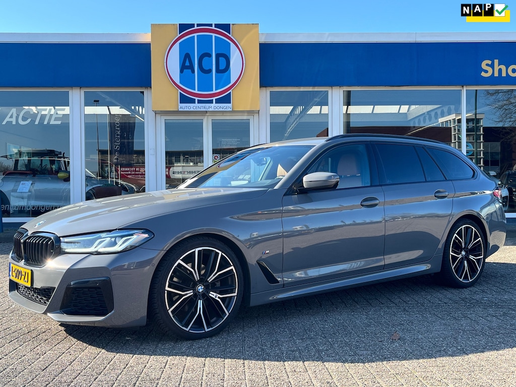 BMW 5-Serie Touring 520i Business Edition Plus | M-Sport | Orig. NL | M-Pakket | Laser verlichting |