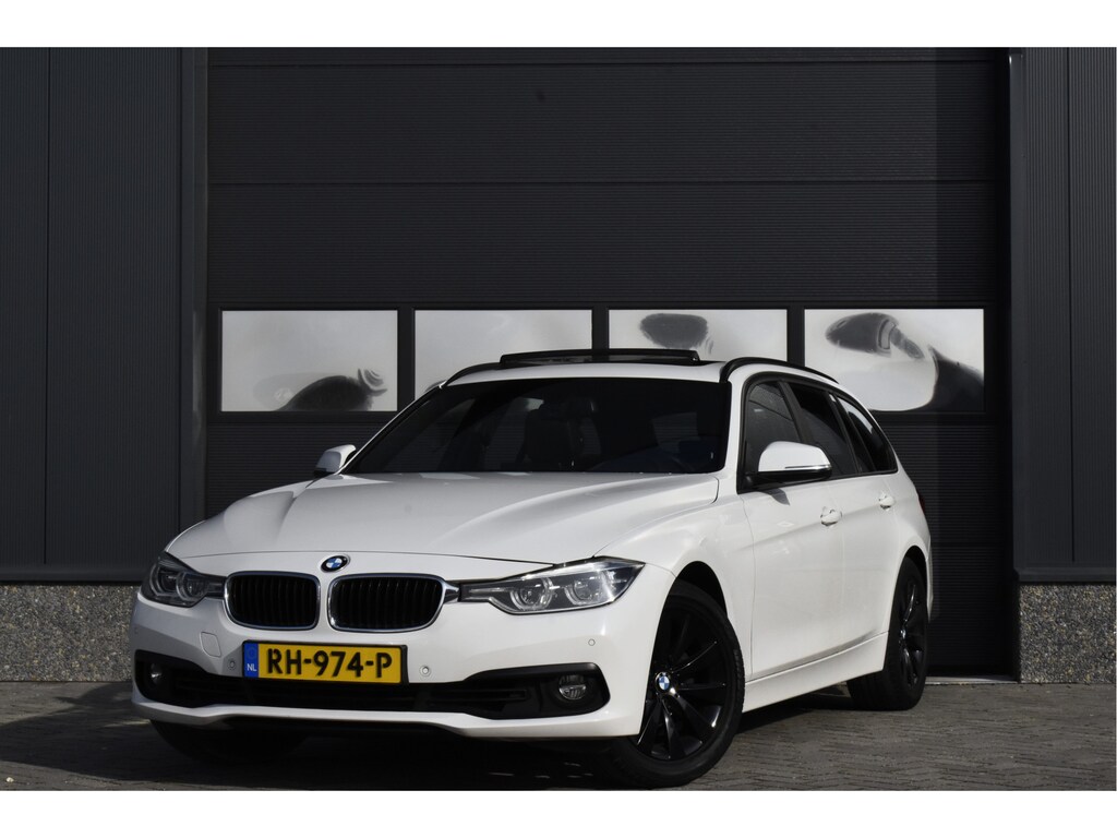 BMW 3-Serie Touring 318i Corporate Lease High Executive Pano - Trekhaak - Leer - NAP