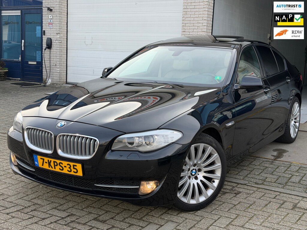 BMW 5-Serie 528i/ M pakket/ nap/ 3e EIG/ dealeronderhouden/ 1jaar apk/ volle opties.
