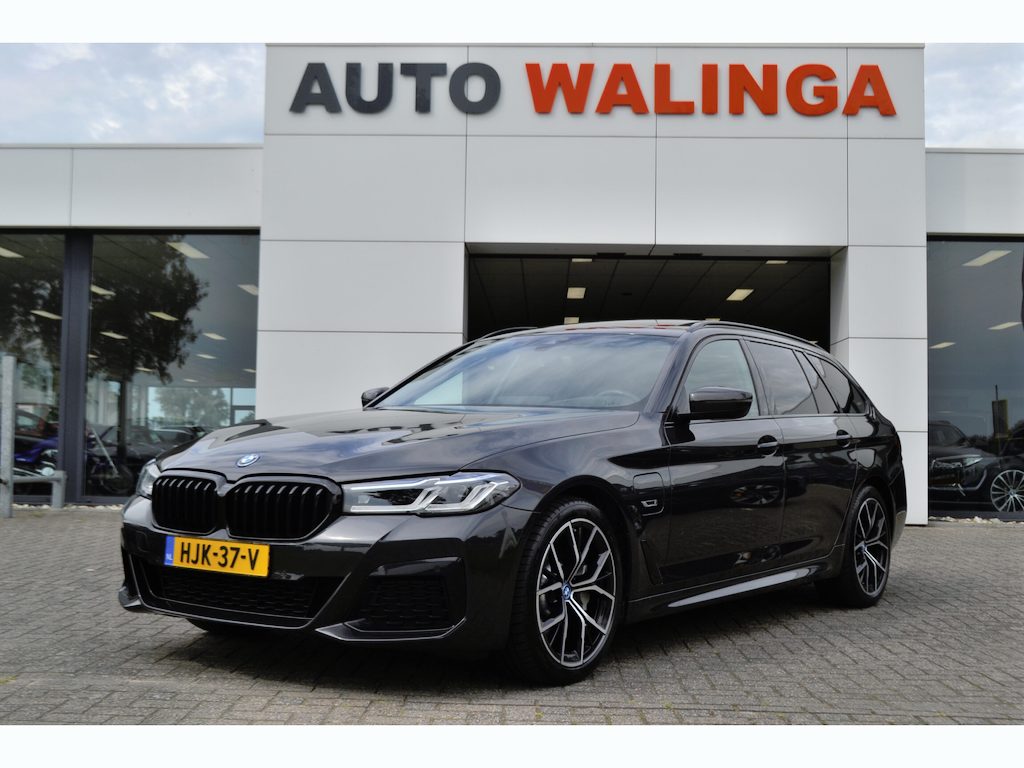 BMW 5-Serie Touring 530e M-Sport | Laser| Panoramadak |Sfeerverlichting | Trekhaak | Comfortstoelen | Carplay | Assist | 49dkm !!