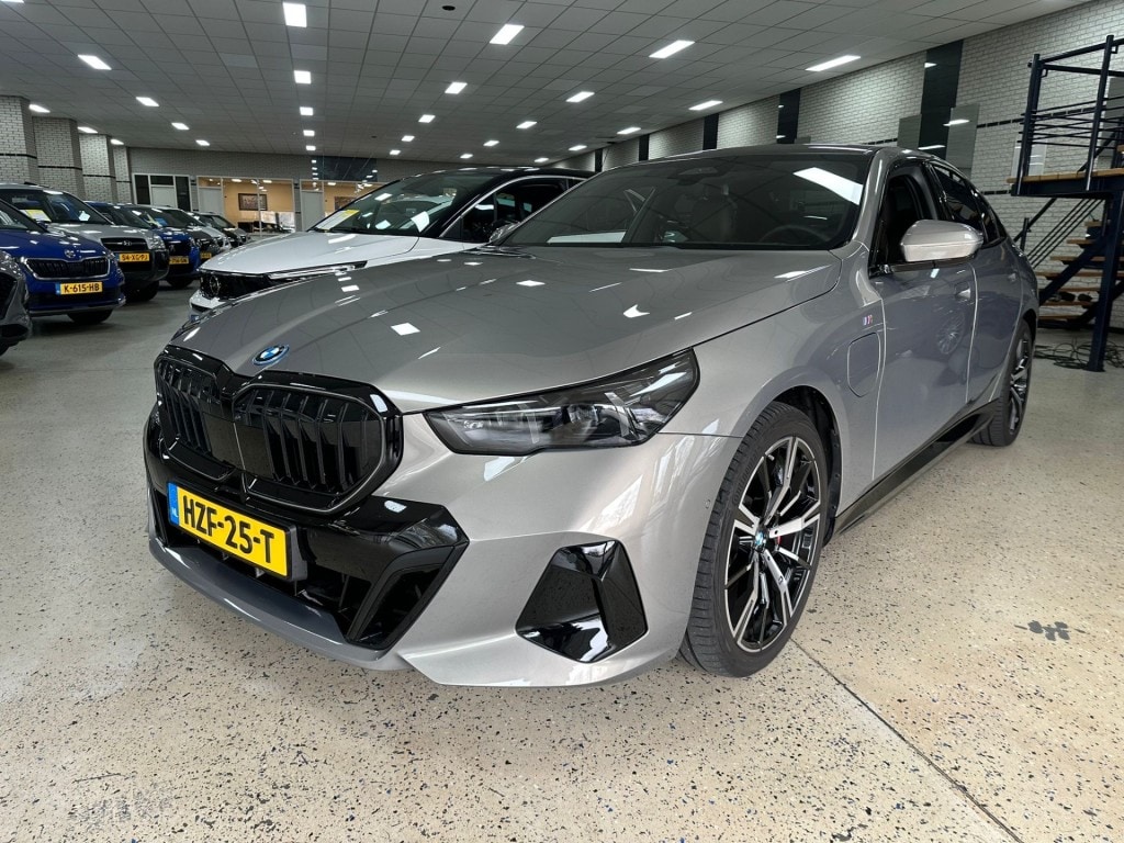 BMW 5-Serie 530e M Sport Panorama Dak Navigatie Multimedia NL Auto NAP