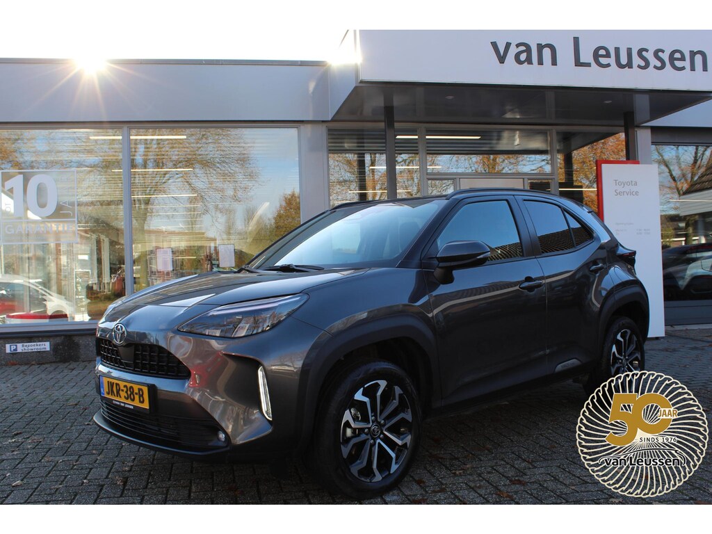 Toyota Yaris Cross HYBRID 115 FIRST EDITION LED KOPLAMPEN STUUR-STOEL-RUITENWISSER VERW. KEYLESS PRIVACYGLASS APPLE/ANDROID