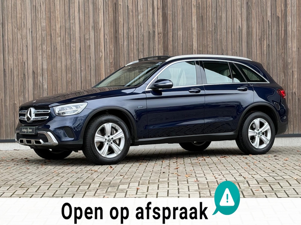 Mercedes-Benz GLC 300e 4MATIC / PANO / TREKHAAK /