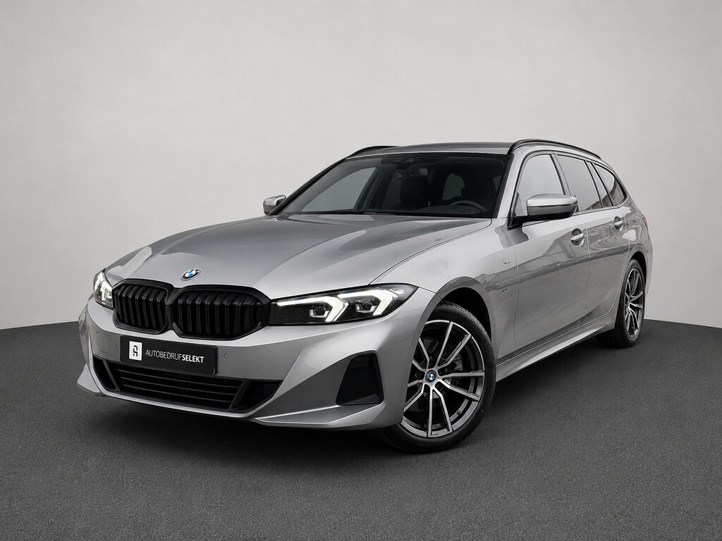 BMW 3-Serie Touring 320e | Trekhaak | Nieuw model | Carplay | Camera | Skyscraper grau | Sfeerverlichting | Widescreen | M Shadow