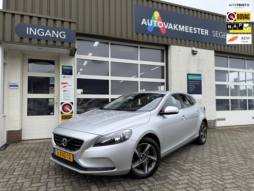 Volvo V40 1.6 T3 Momentum|Goed onderhouden|Trekhaak|