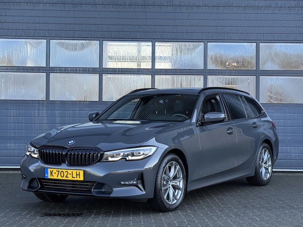 BMW 3-Serie TOURING 320i HIGH EXECUTIVE EDITION I SPORTLINE I SCHUIFDAK I LEDEREN BEKLEDING I STOELVERWARMING