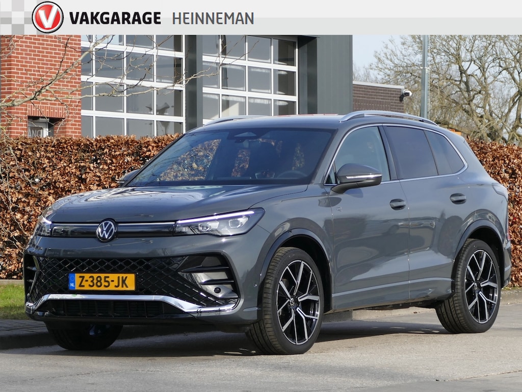 Volkswagen Tiguan 1.5 eTSI R-Line Business | IQ-light | massagestoelen | digitaal dashboard | verwarmde voorruit