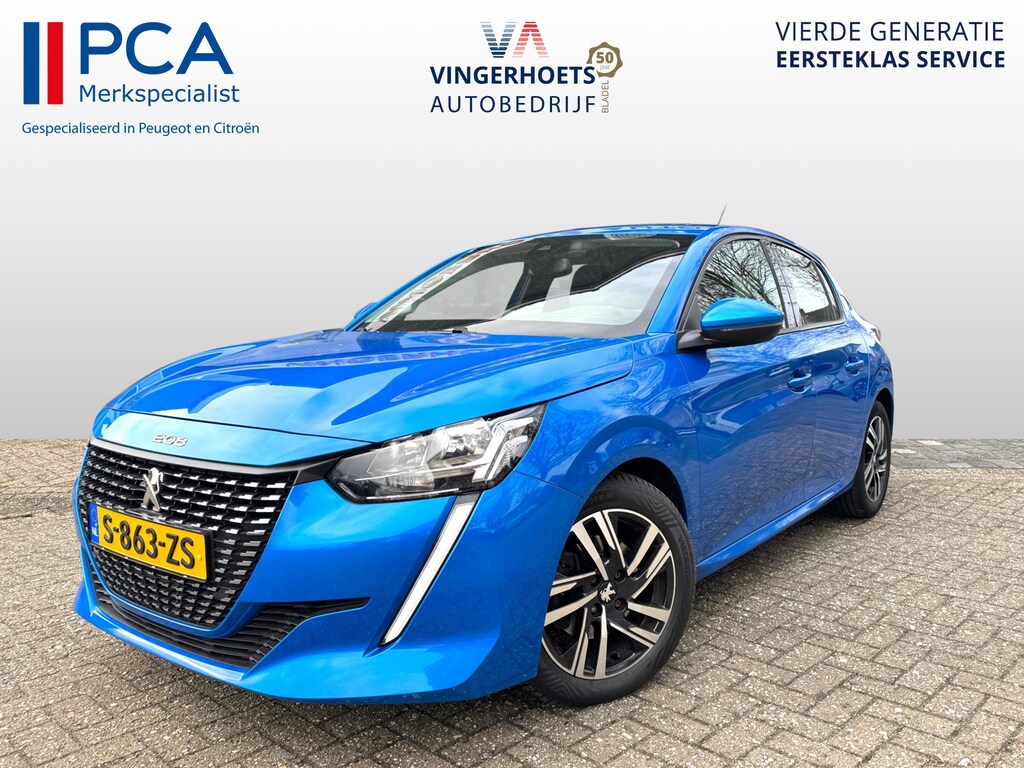 Peugeot 208 100 Pk. Benzine Allure * AUTOMAAT * 1/2 Lederen interieur * Keyless Start Button * Parkeersensoren * Climate & Cruise Control * L.M. Velgen * Apple Carplay / Android Auto * Vingerhoets; Vierde Generatie Eersteklas Service. Al meer dan 100 jaar een begrip in de Brabantse Kempen.