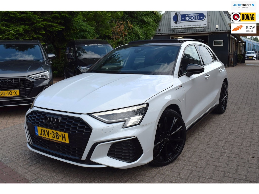 Audi A3 Sportback TFSI e S-LINE/204PK/ CARPLAY/ADAP CRUISE/PANO DAK/B&ONAVI/MATRIX LED/RS /AIRCO ECC/PDC V+A/BLUETOOTH/STOEL VERW