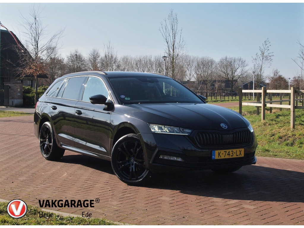 Skoda Octavia Combi 1.0 e-TSI Business Edition | DSG - Automaat | Black Optic | Camera | 18 Inch Zwarte Velgen | NL-Auto |