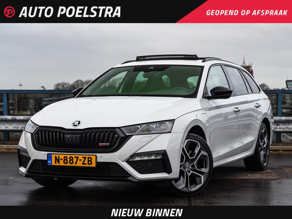 Skoda Octavia Combi 1.4 TSI RS iV PHEV Business 245 PK Panoramadak Matrix LED Camera Sfeerverlichting Stoelverwarming 19"