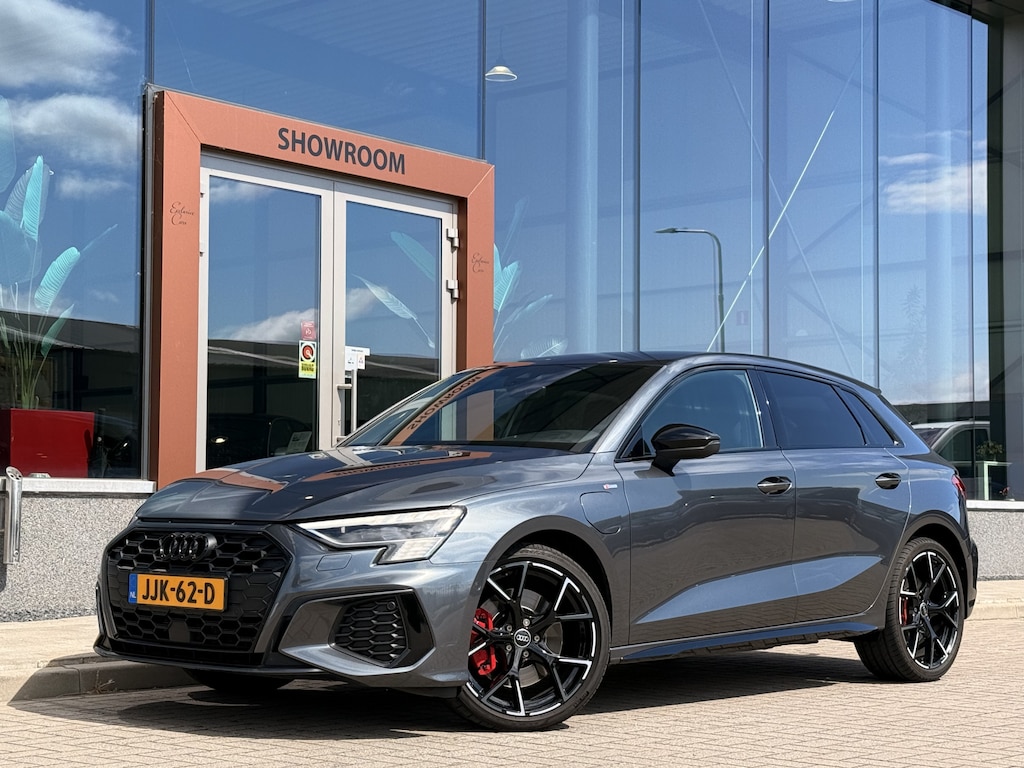 Audi A3 Sportback 45 TFSI e S edition Competition | Matrix | Bang & Olufsen | Head-up | Massage | RS Stoelen | Camera | Afn Trekhaak | ACC |