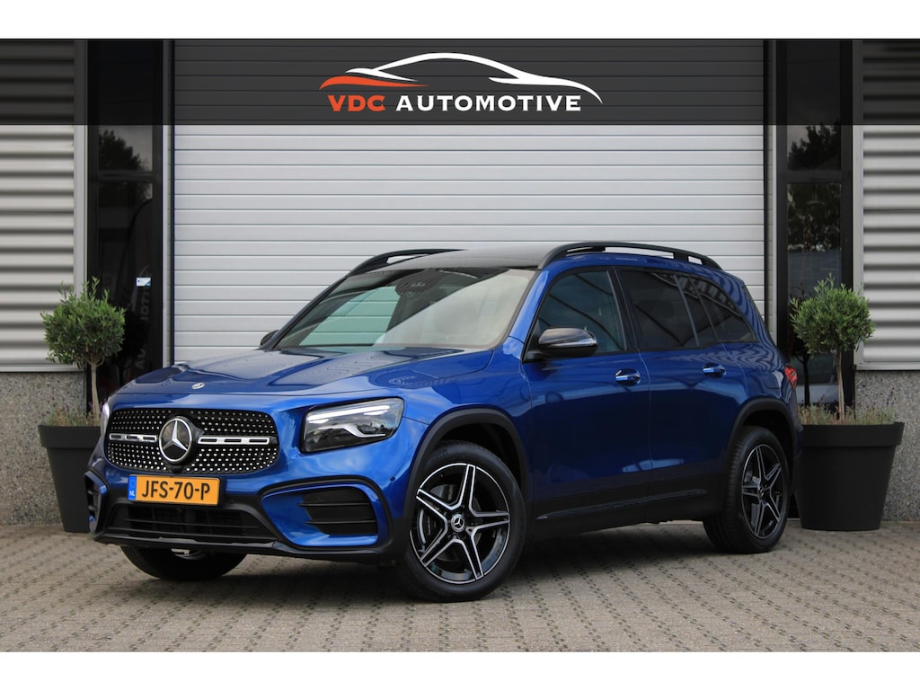 Mercedes-Benz GLB 180 AMG 7 Persoons Facelift | Pano | Trekhaak | Multibeam LED | Keyless | Stoelverwarming | Spectraalblauw