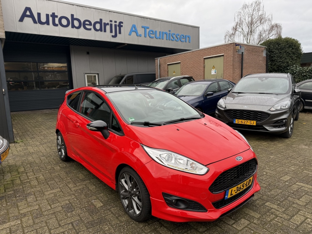 Ford Fiesta 1.0 EcoB. Red Edit.