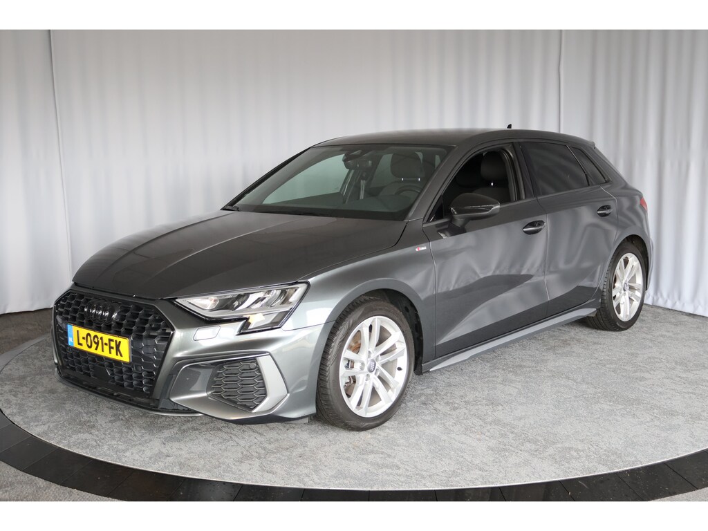 Audi A3 Sportback 35 TFSI/ Automaat S-line , Keyless, ACC, Trekhaak, Camera, Virtual Cockpit