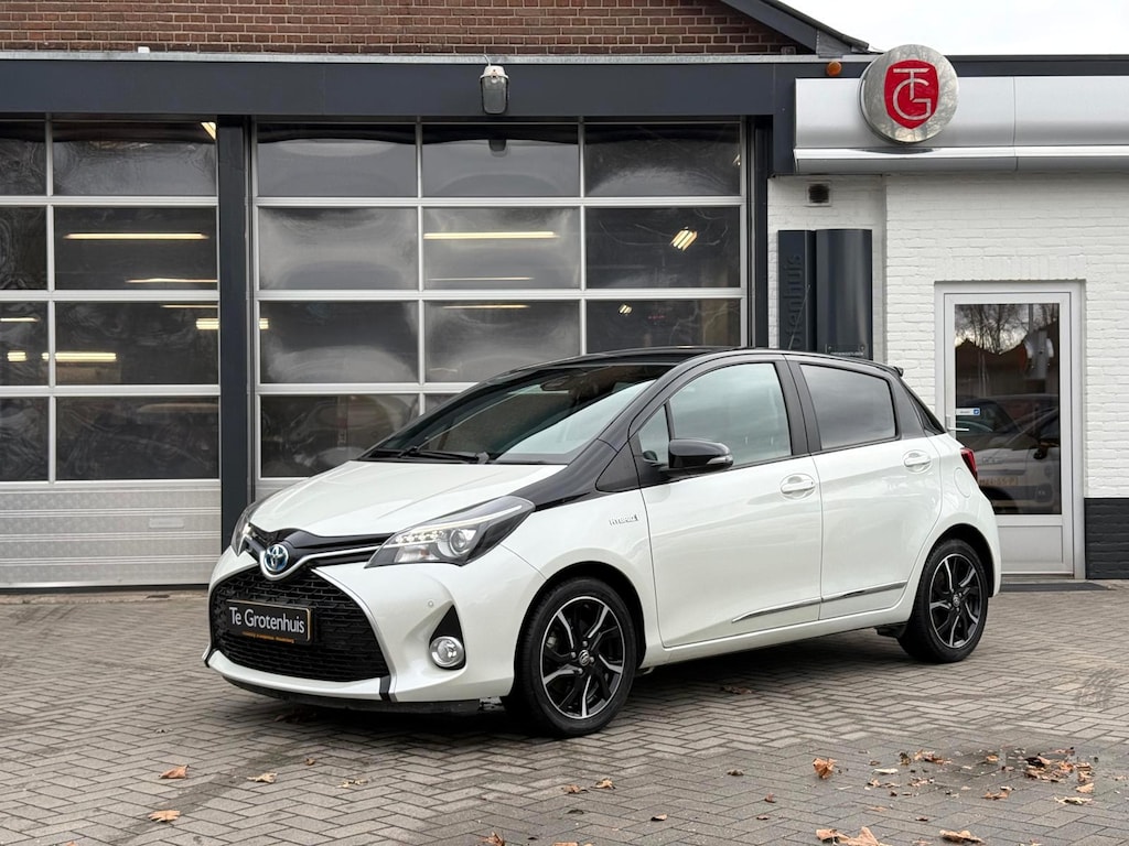 Toyota Yaris 1.5 Hybrid Dynamic Bi-Tone