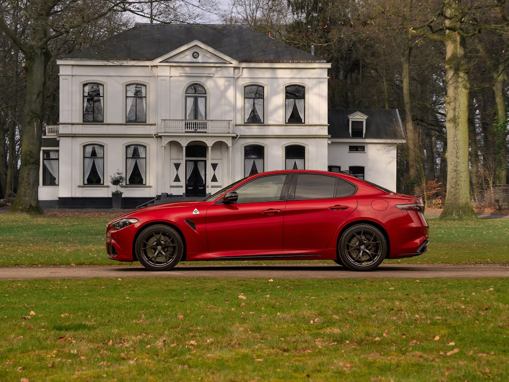Alfa Romeo Giulia 2.9 V6 Quadrifoglio MY26 | Facelift | Carbon stoelen | Akrapovic | Harman/Kardon