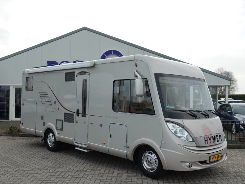 HYMER B 678 HYMER B678 3.0D 177PK LENGTE BED | WC + BADKAMER | OVEN | XXL GARAGE
