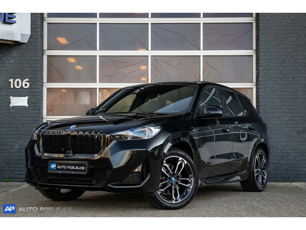 BMW iX1 xDrive30 Launch Edition 67 kWh M Sport, Pano, Leder,Head-Up, harman Cardon, Innovatie pakket, Stoelen Electr, 19 LM,