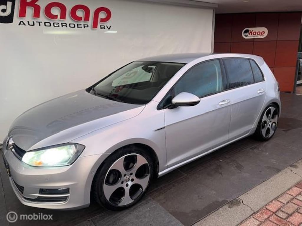 Volkswagen Golf 1.4 TSI ACT Highline R-line