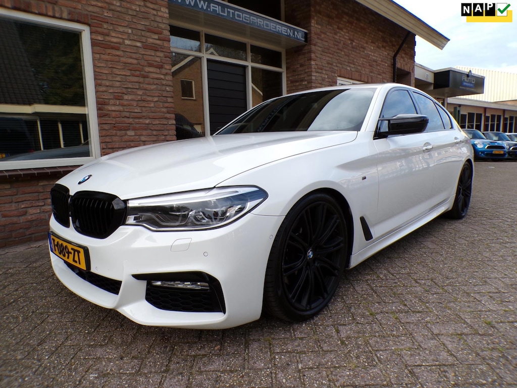 BMW 5-Serie 530d High Executive Automaat / M Pakket / Leder / Navi / Schuifdak / Head Up