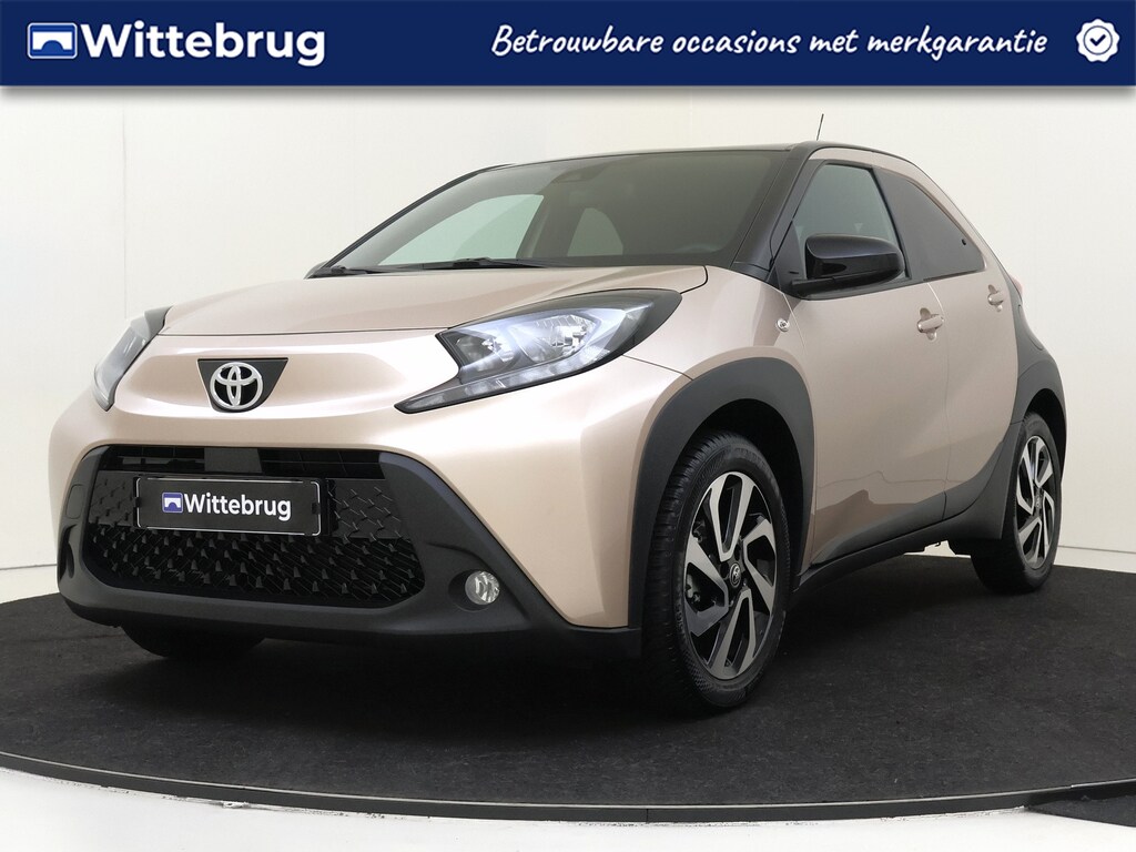 Toyota Aygo X 1.0 VVT-i MT Pulse | Camera | Carplay | Stoelverwarming | 17 INCH MET ALL SEASON BANDEN!!