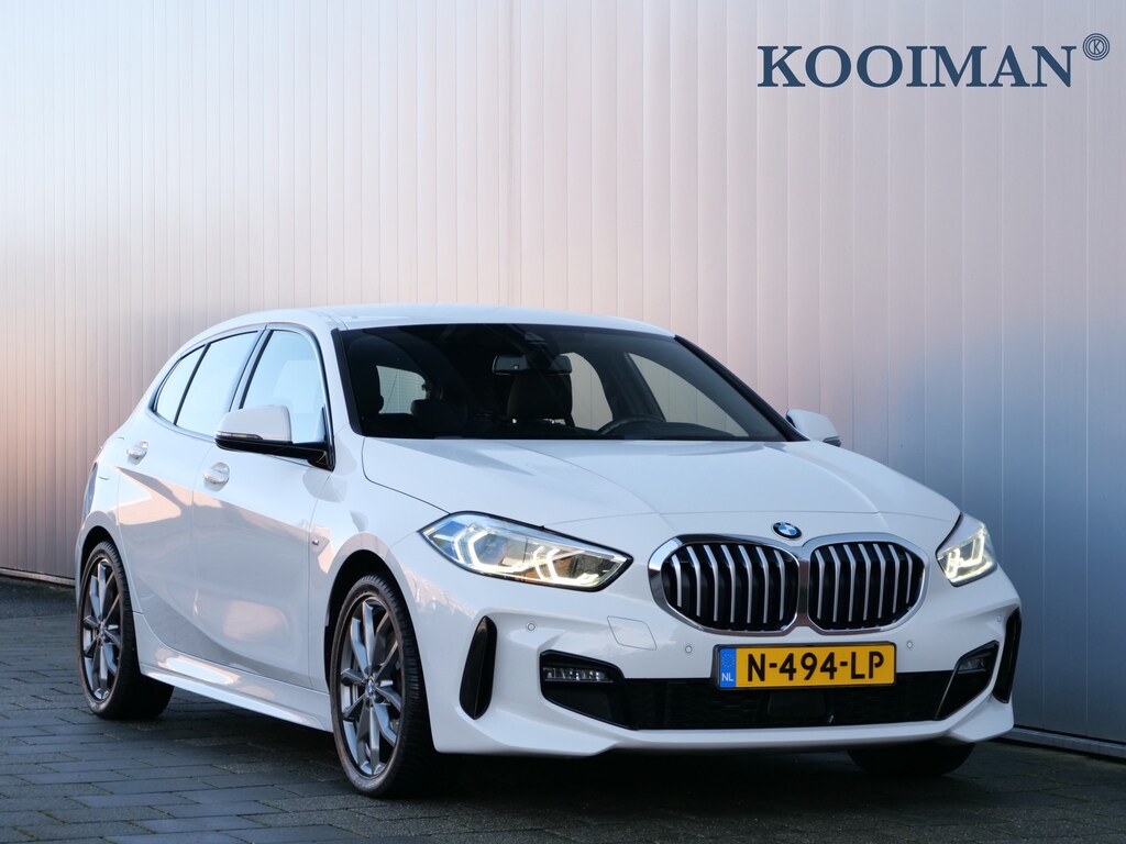 BMW 1-Serie 118i High Executive 136 Pk Automaat Navi / Apple Carplay / DAB / PDC / M-pakket / Trekhaak
