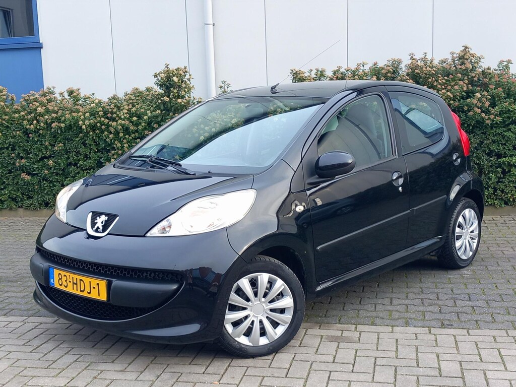 Peugeot 107 1.0 12V 68PK 5D Airco