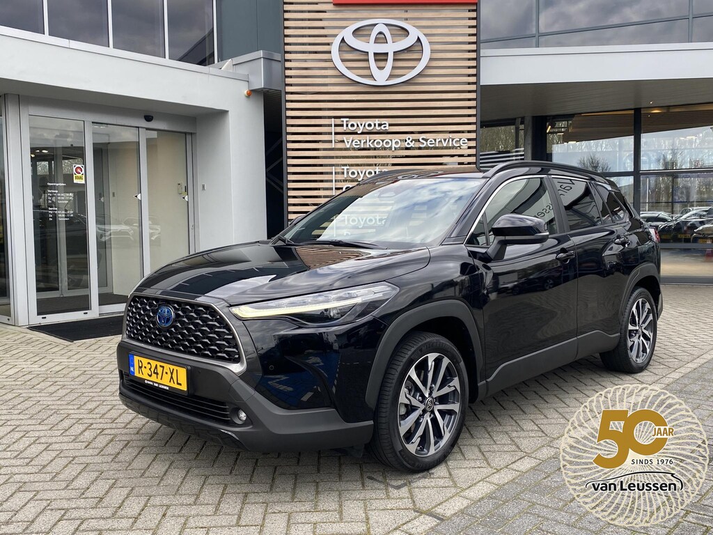 Toyota Corolla Cross 2.0 HYBRID 184PK FIRST-EDITION BLIND-SPOT EL-ACHTERKLEP LM-VELGEN KEYLESS PARK-SENSOREN STOELVERW DRAADLOOS-LADEN AD-CRUISE BLUETOOTH