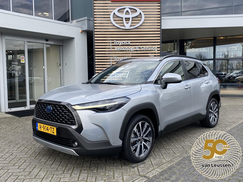 Toyota Corolla Cross 2.0 HYBRID 184PK FIRST-EDITION BLIND-SPOT EL-ACHTERKLEP LM-VELGEN KEYLESS PARK-SENSOREN STOELVERW DRAADLOOS-LADEN AD-CRUISE BLUETOOTH