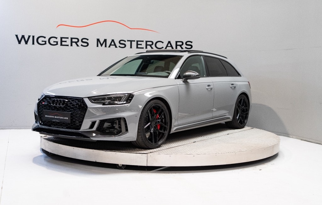Audi RS4 2.9 TFSI 450 PK, Panodak, Keramisch, B&O, Massage, Head-up, RS stoelen