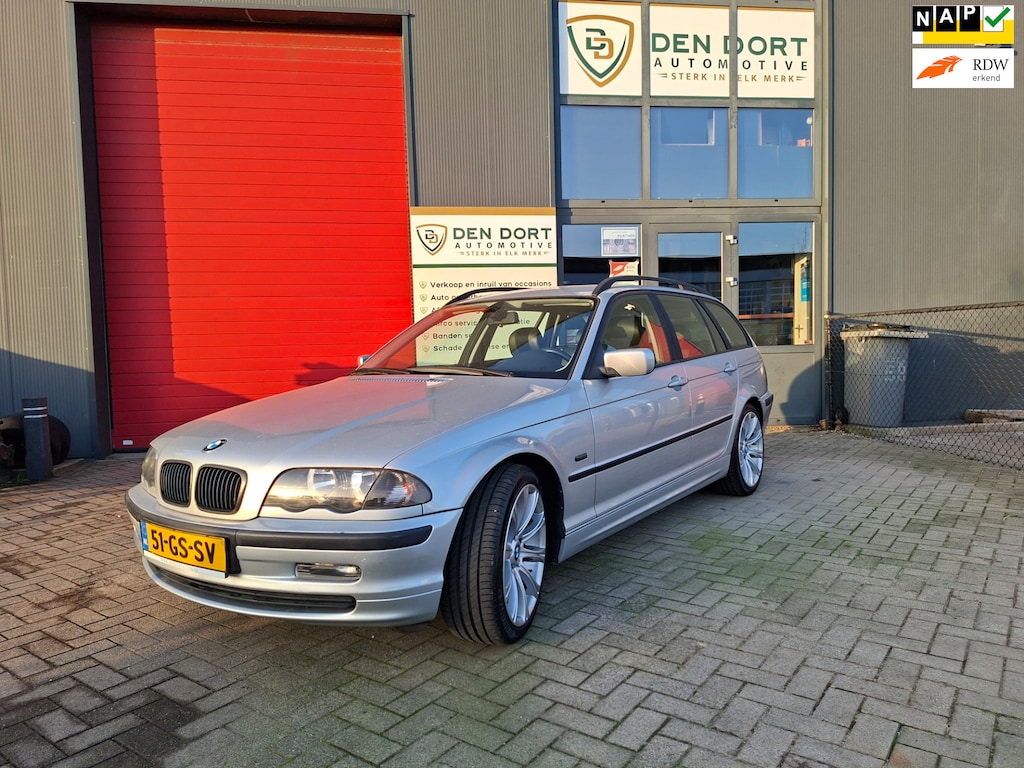 BMW 3-Serie Touring 320i Executive Aut.*Leer*Navi* YOUNTIMER 25jaar