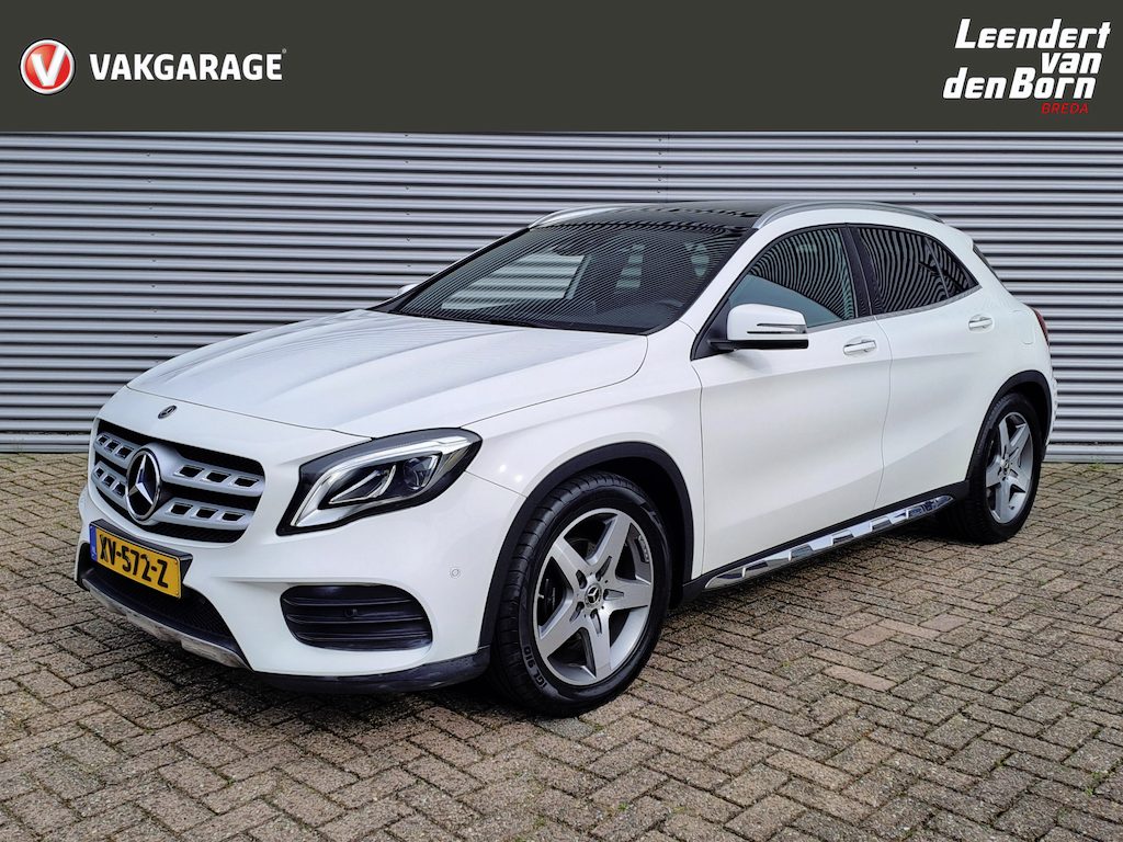 Mercedes-Benz GLA 180 Business Solution AMG AUTOMAAT | Trekhaak | Schuif/kanteldak | Navigatie | Camera | AMG-styling | Climate | Sensoren | Apple Carplay/Android Auto | Cruise | Stoelverwarming