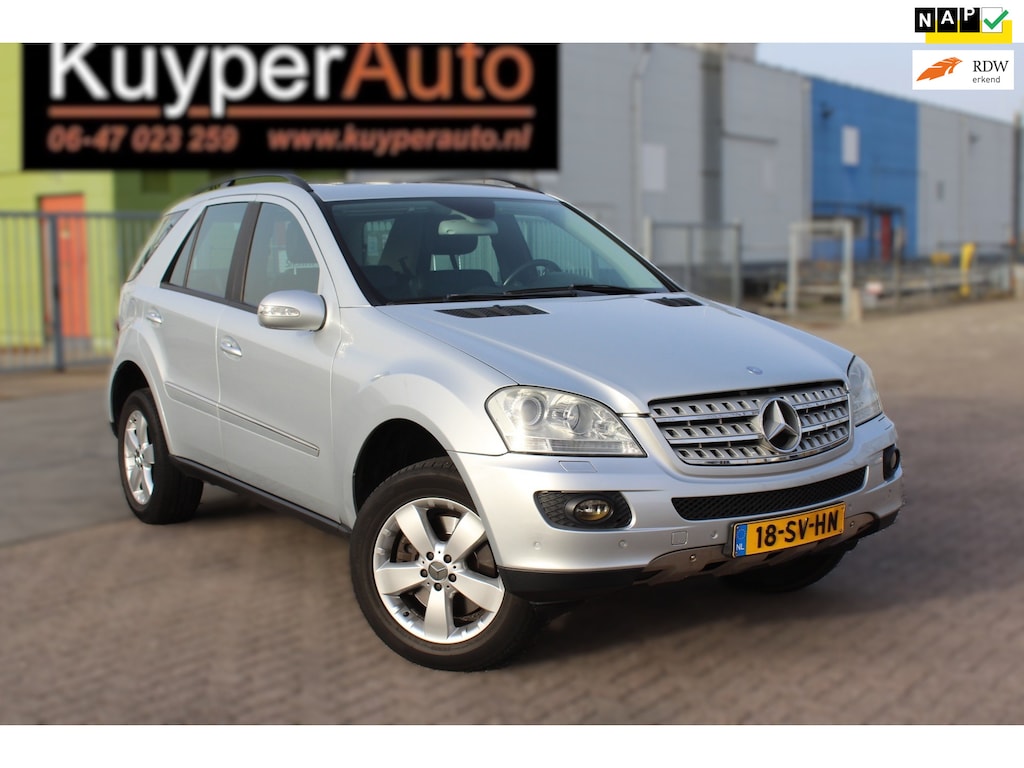 Mercedes-Benz ML-klasse 500 AUTOMAAT NED AUTO GOED ONDERHOUDEN VOL LEDER TREKHAAK 4X4 NAVI PARKEERSENSOREN