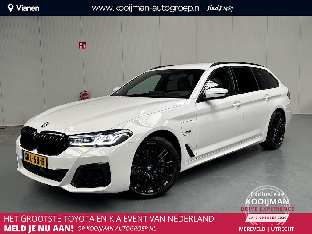 BMW 5-Serie Touring 530e xDrive Business Edition Plus met Trekhaak, Leder, HUD, XDrive 4wd, Plug in