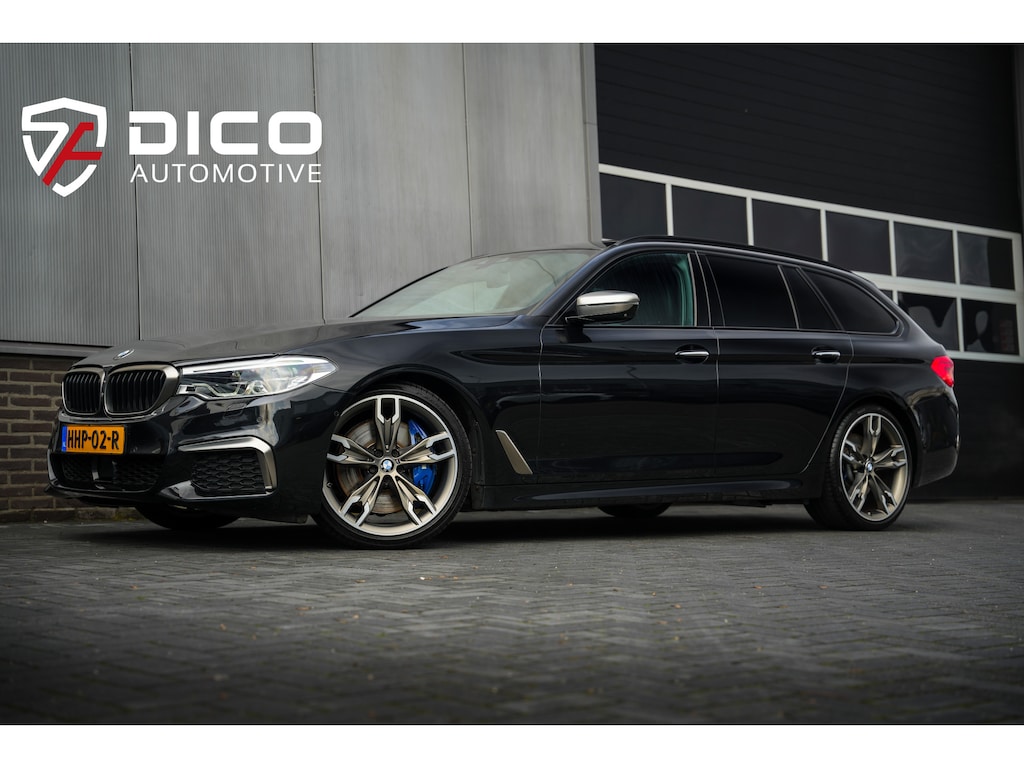 BMW 5-Serie Touring M550d 400pk xDrive High Executive M-Sportpakket /BTW-Auto/ Led-Koplamp/ Leder/ Sport-Stoelen/ Stoel.Verw/ Head-Up/ Keyless/ Harman&Kardon/ 360-Camera/ 20'' LMV